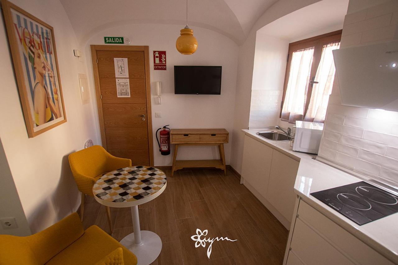 Apartamentos Turísticos AbrilyMarzo Caces Exterior foto
