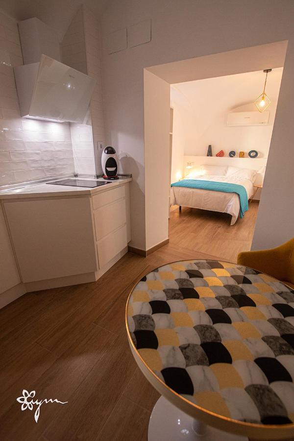 Apartamentos Turísticos AbrilyMarzo Caces Exterior foto